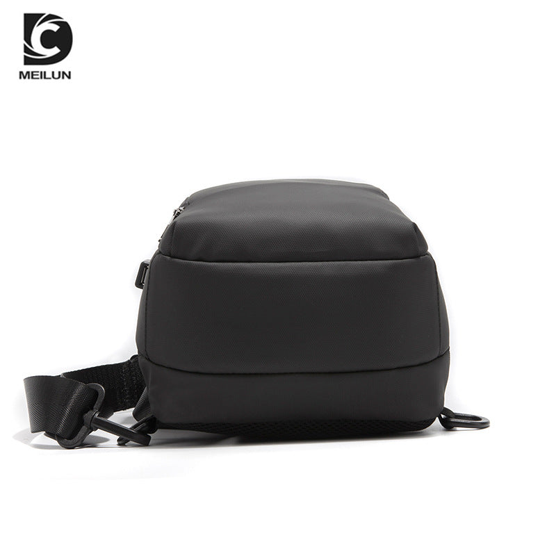 Glamorous Pretty Attractive Men's Fashion Charging Men's Chest Bags