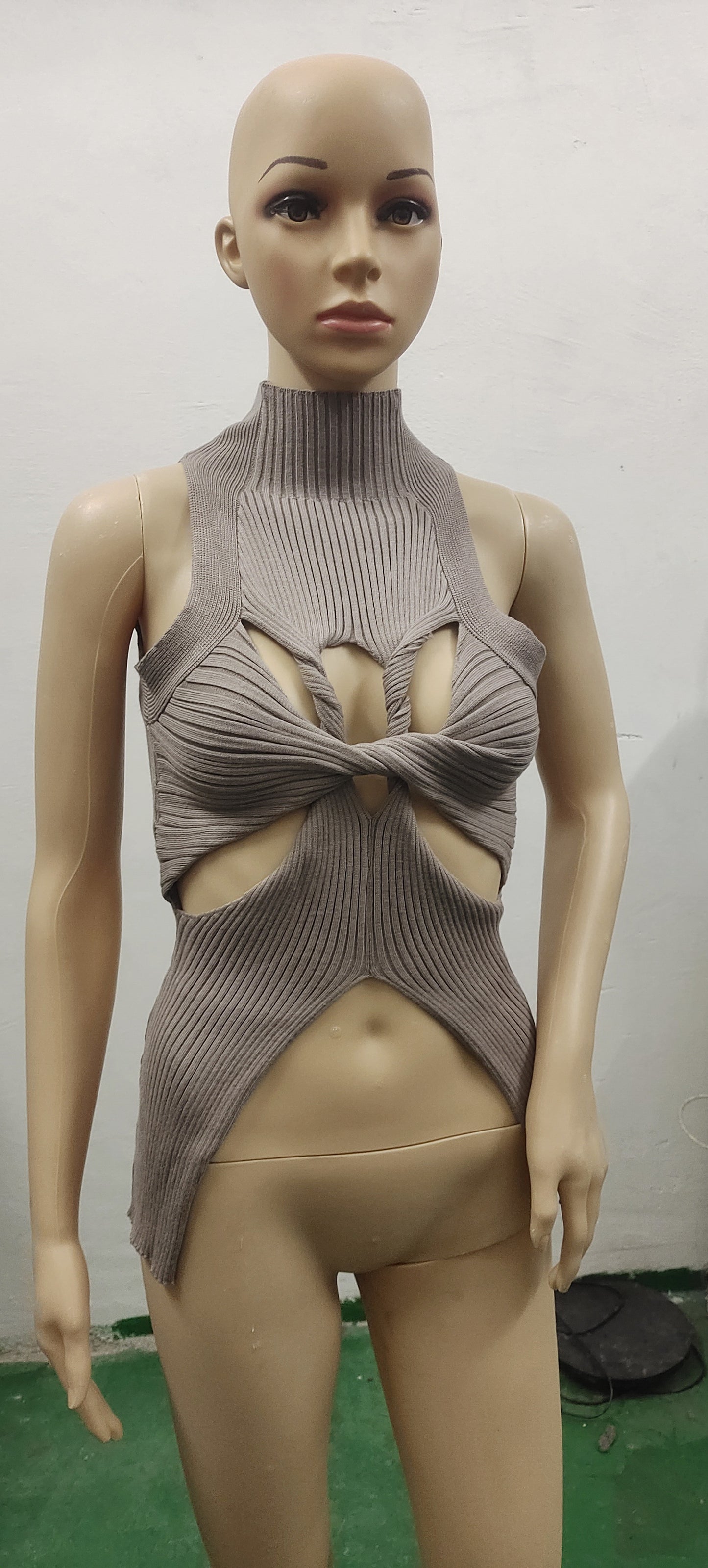 Women's Hollow Out Twisted Wool Fashion Half Tops