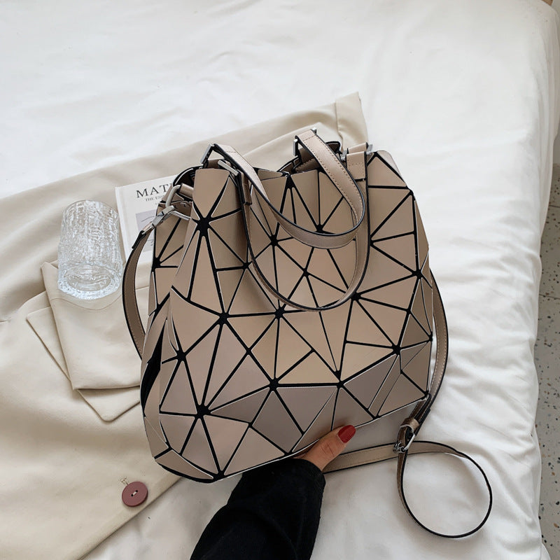 Women's Solid Color Diamond Plaid Geometric Pattern Handbags