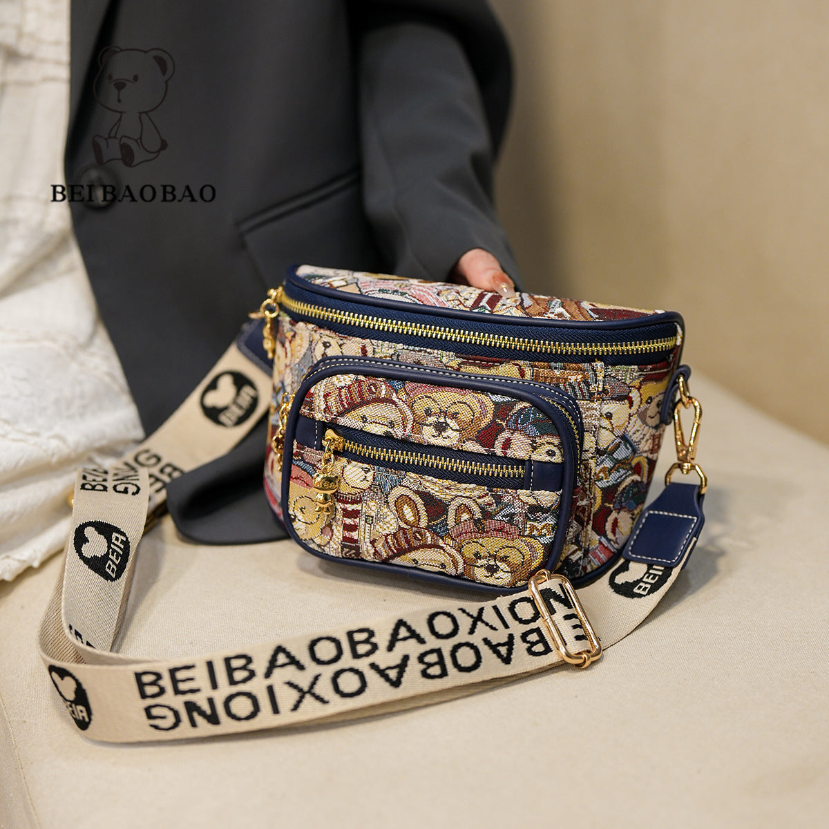 Attractive Women's Source Summer Canvas Bear Women's Messenger Bag