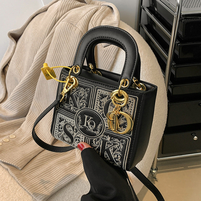 Women's Mild Luxury Retro Embroidered Fashion Trend Shoulder Bags