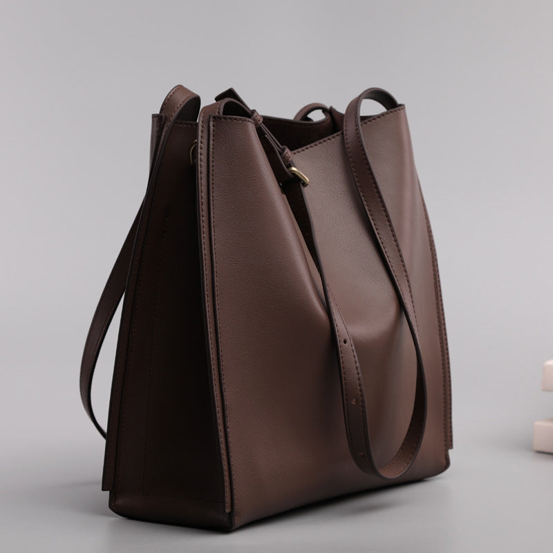 Women's Retro Fashion Large Capacity Simple Commute Crossbody Bags