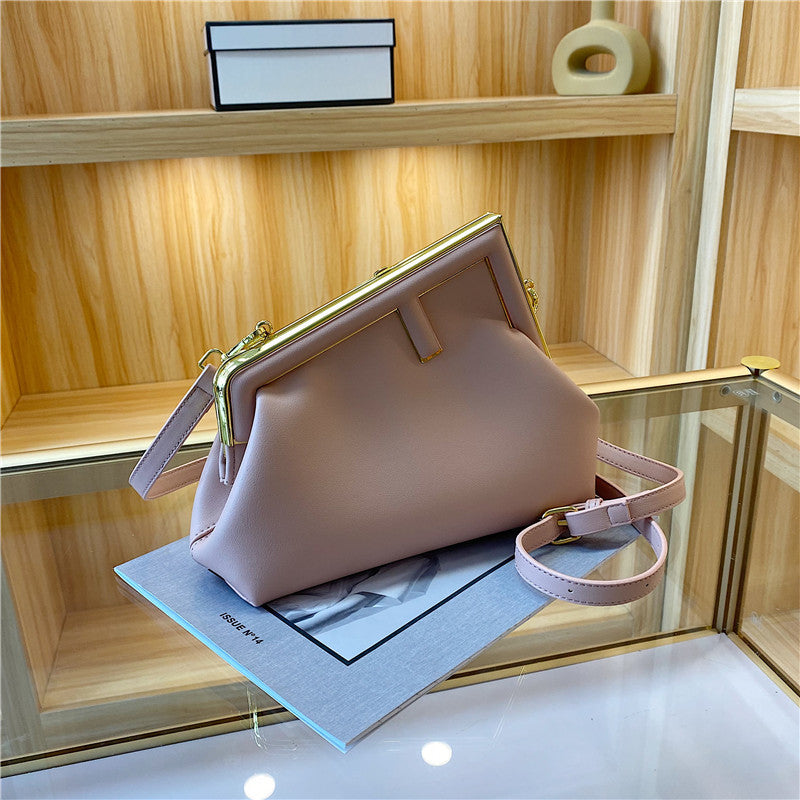 Women's Saddle Fashion Minority Design Advanced Texture Shoulder Bags