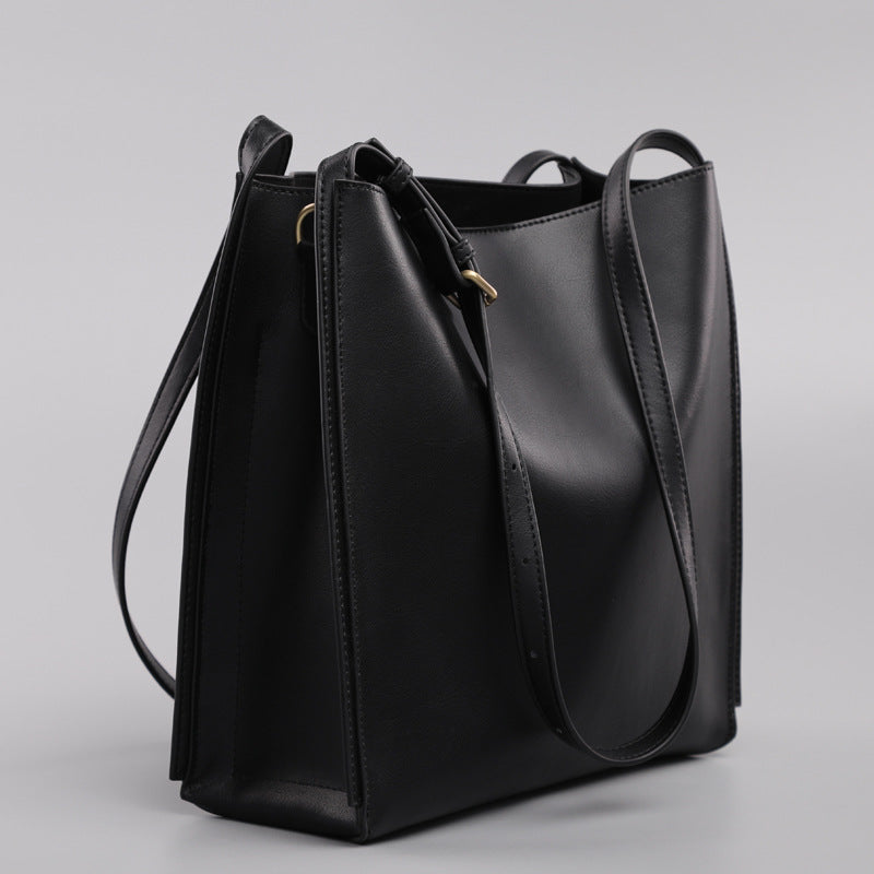 Women's Retro Fashion Large Capacity Simple Commute Crossbody Bags