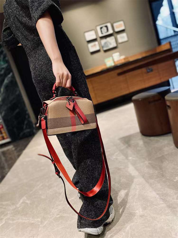 Women's Leather Saddle Dumpling Tide Plaid Shoulder Bags