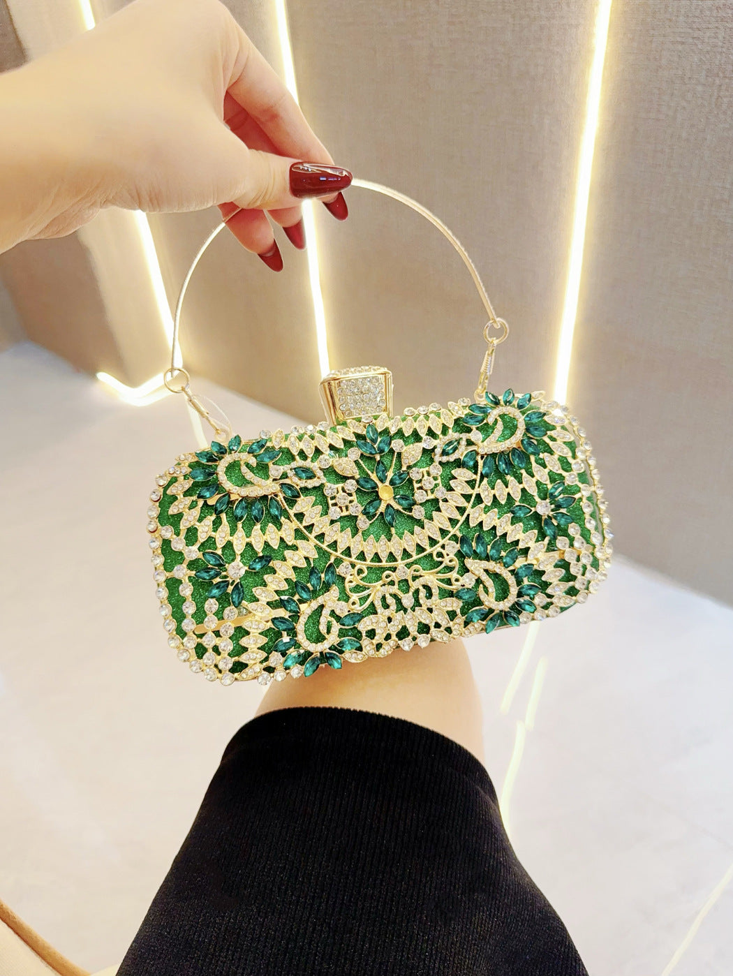 Women's Unique Niche Hand Rhinestone Dinner Evening Bags