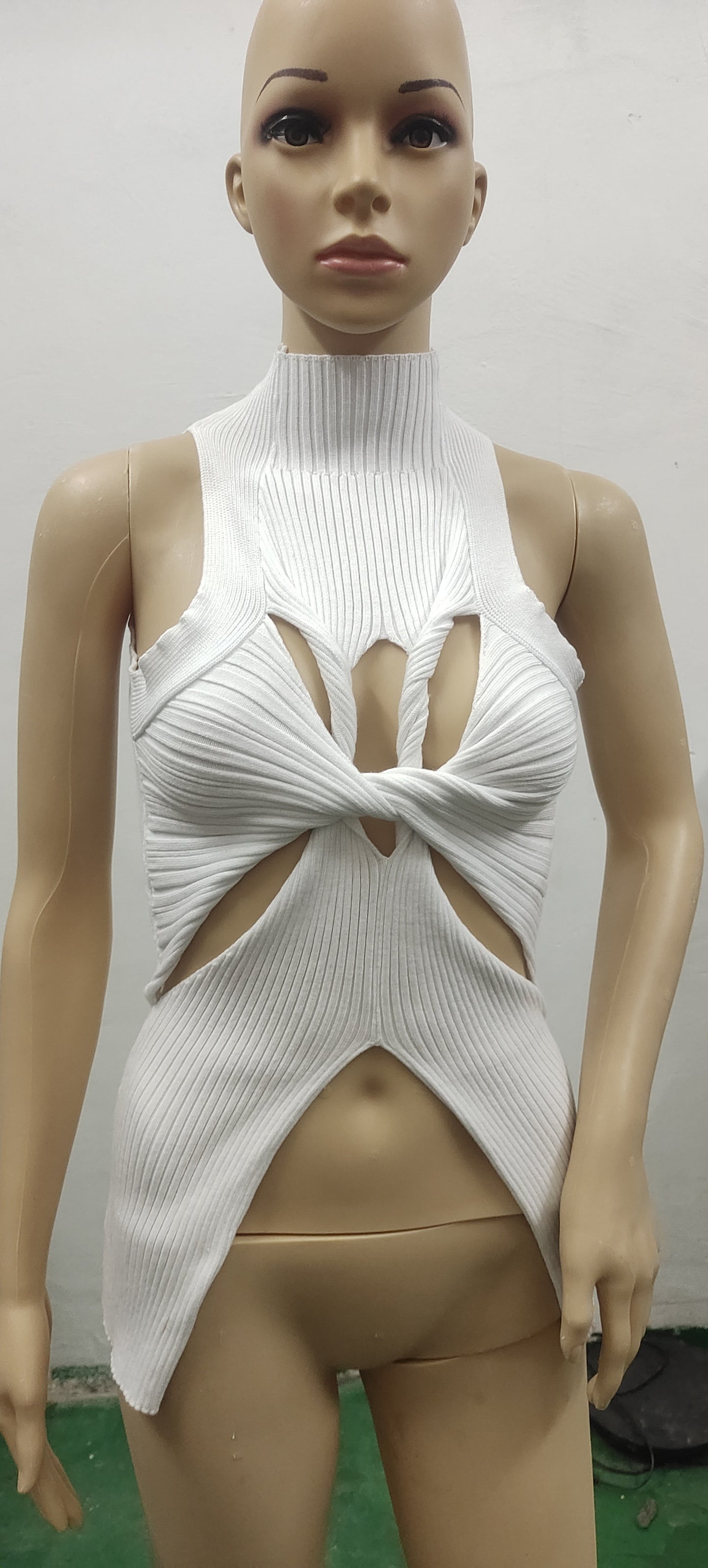 Women's Hollow Out Twisted Wool Fashion Half Tops