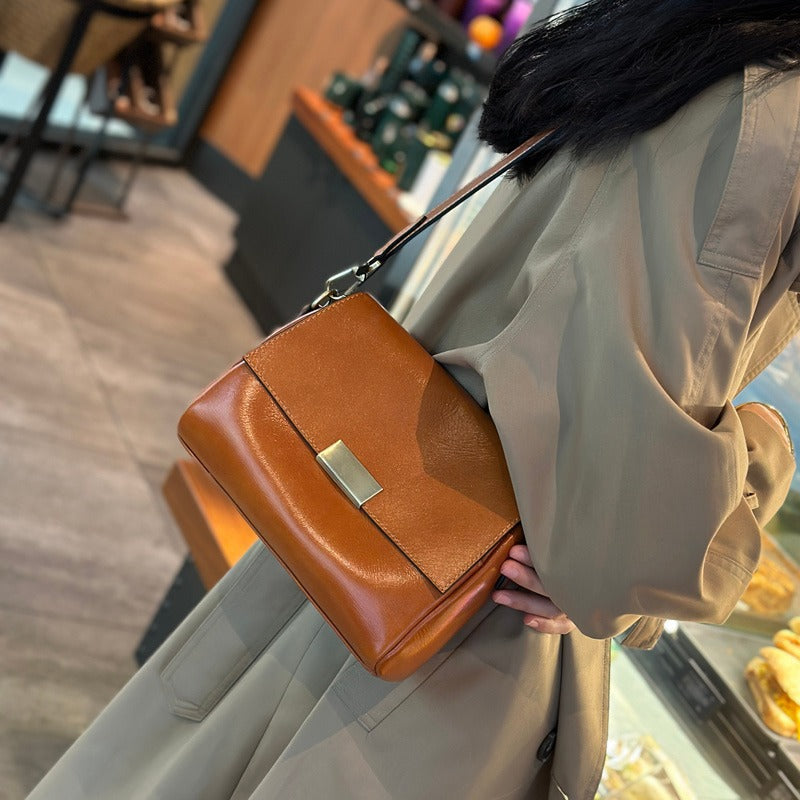 Women's Layer Cowhide Retro Underarm Fashion Advanced Bags