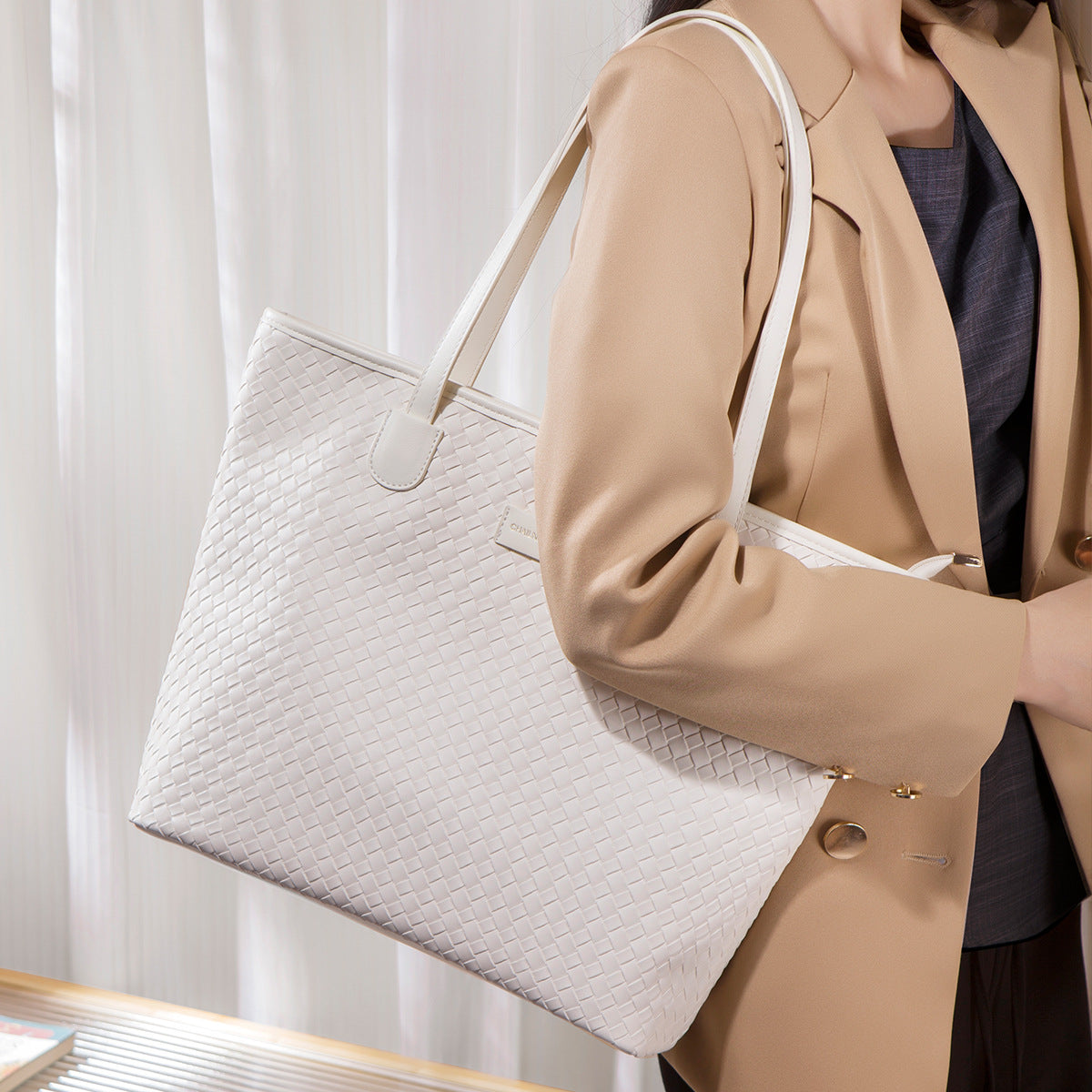 Women's Large Capacity Woven Commute Fashion Tote Bags