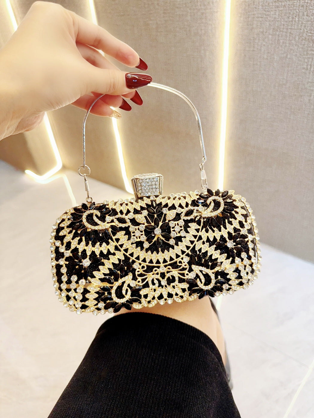 Women's Unique Niche Hand Rhinestone Dinner Evening Bags