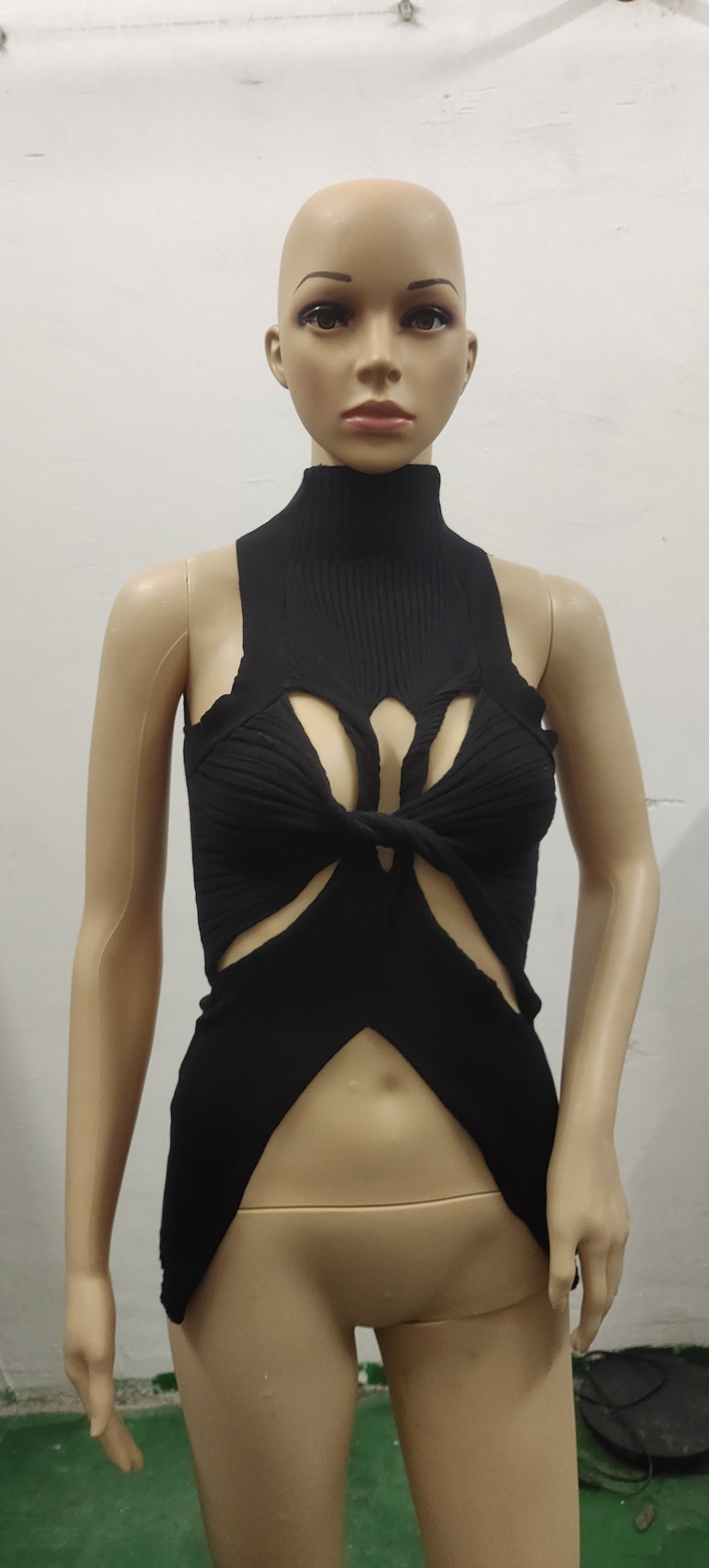 Women's Hollow Out Twisted Wool Fashion Half Tops