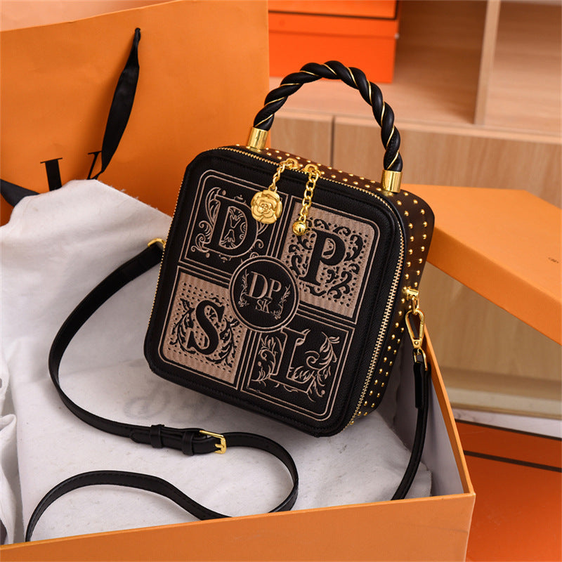 Women's Mild Luxury Retro Embroidered Portable Box Crossbody Bags