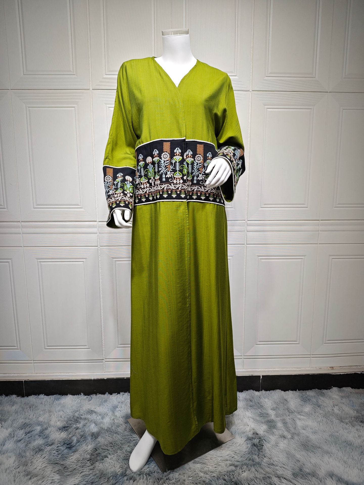 Women's Unique Graceful Embroidery Robe Muslim Clothing