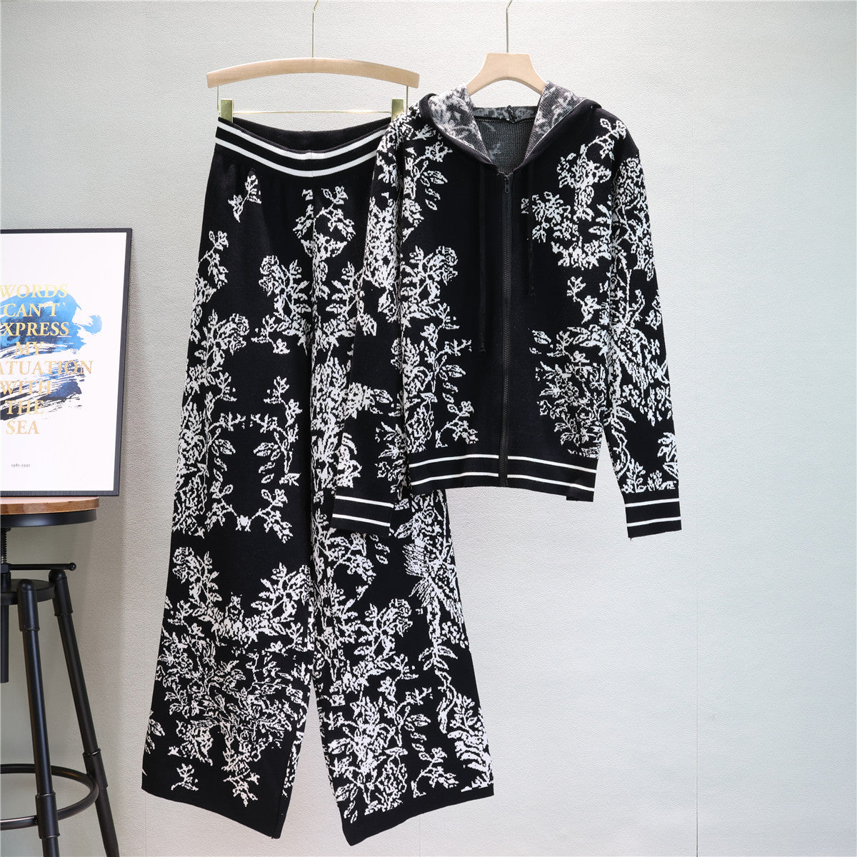 Women's Fashion Ink Painting Jacquard Loose-fitting Knitted Wide Suits