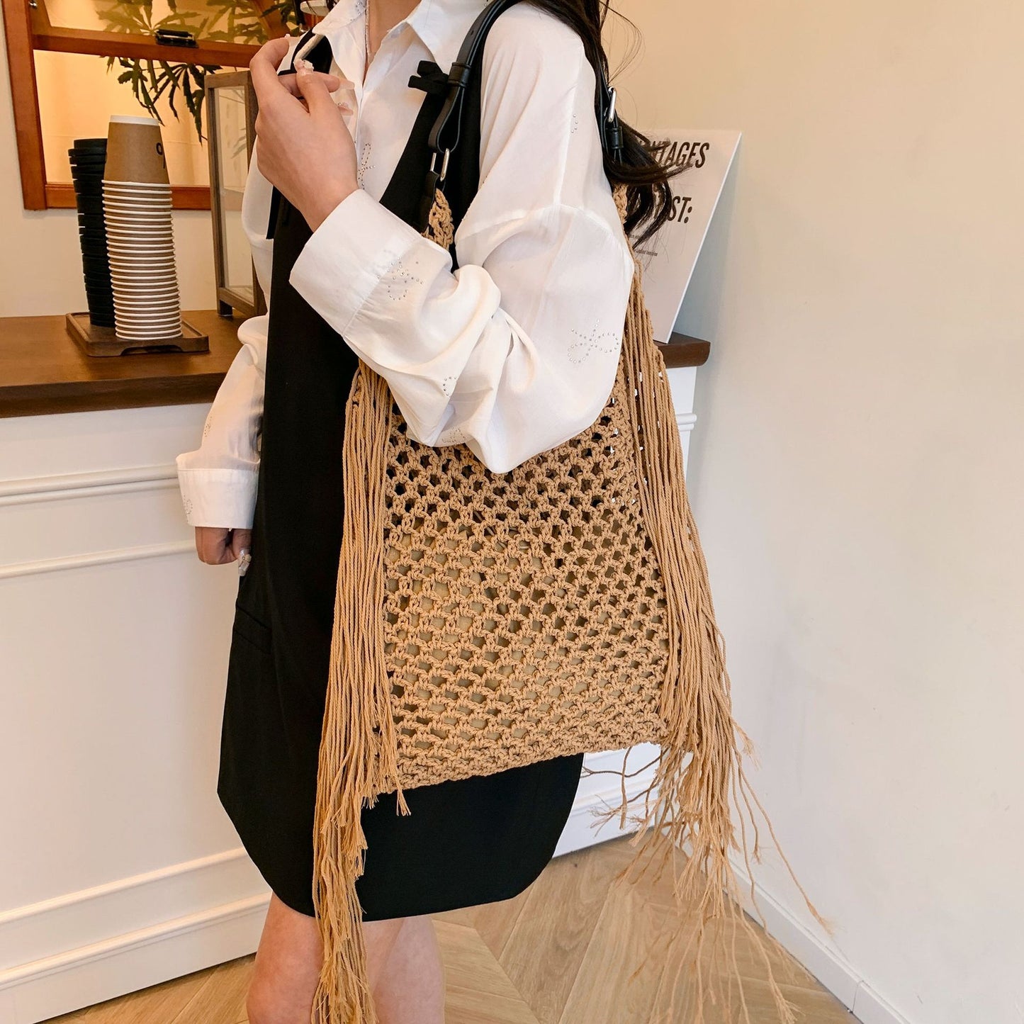 Women's Retro Tassel Hollow Hand-woven Beach Commuter Tote Bags