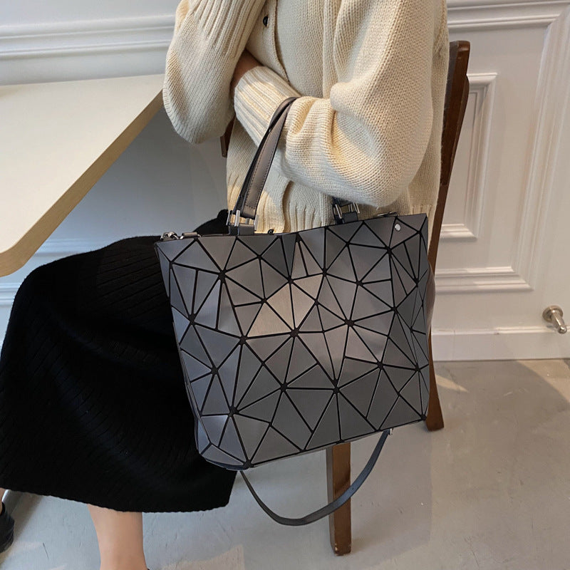 Women's Solid Color Diamond Plaid Geometric Pattern Handbags