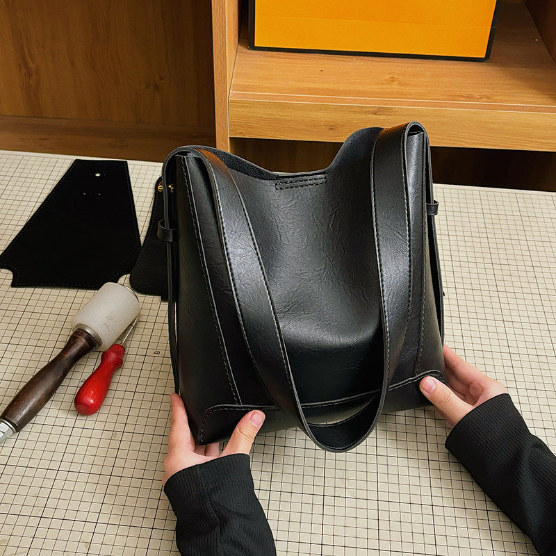 High-grade Simple Large Capacity Versatile Commuter Handmade Women's Messenger Bag