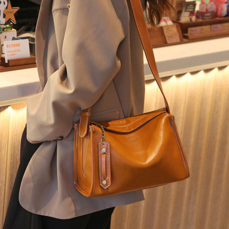 Women's Retro Large Capacity Genuine Leather French Shoulder Bags