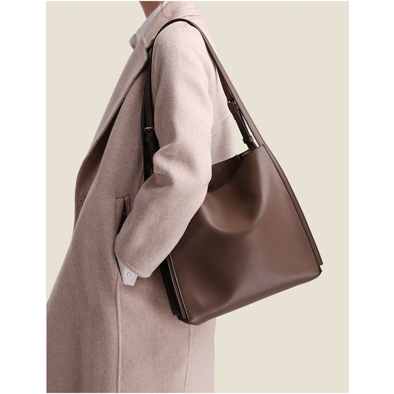 Women's Retro Fashion Large Capacity Simple Commute Crossbody Bags