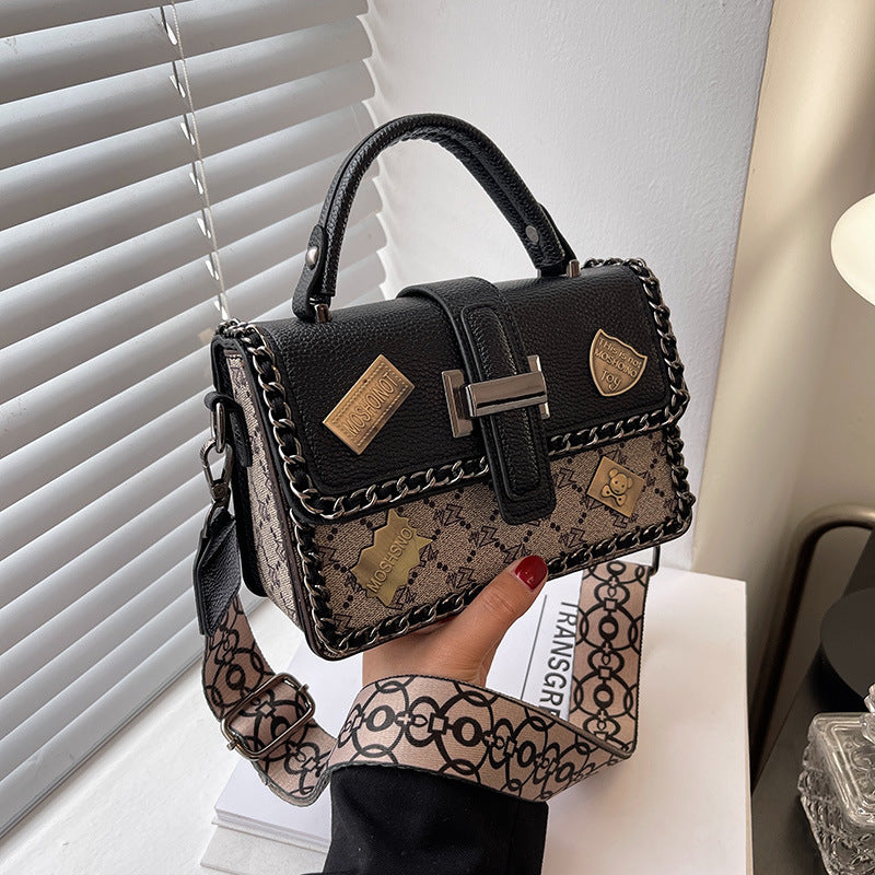 Women's Retro Badge Portable Chain Design Shoulder Bags