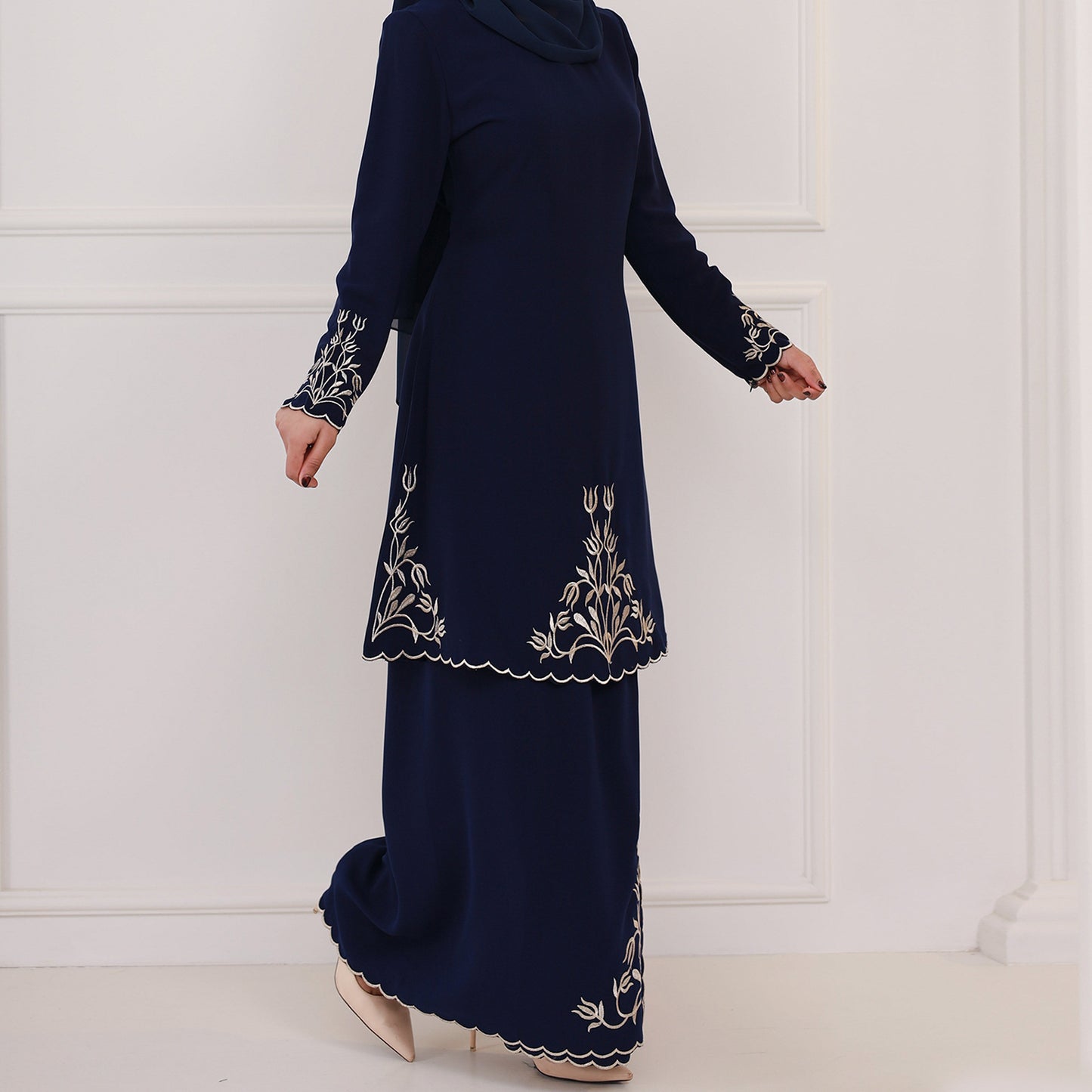 Elegant Stylish Malay Exquisite Two-piece Embroidery Clothing