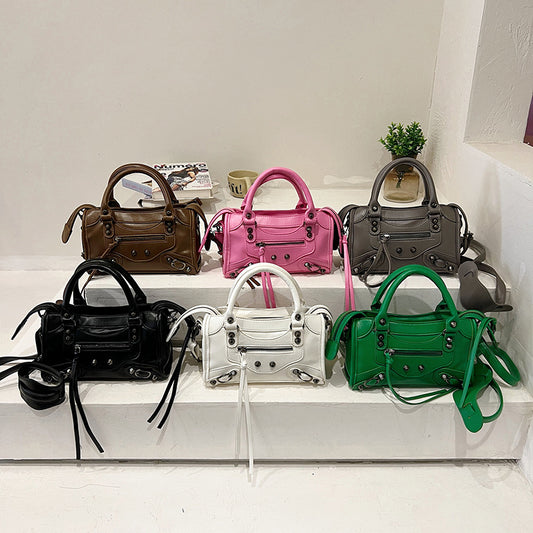 Women's Sense Niche Retro Fashion Decorative Rivets Handbags