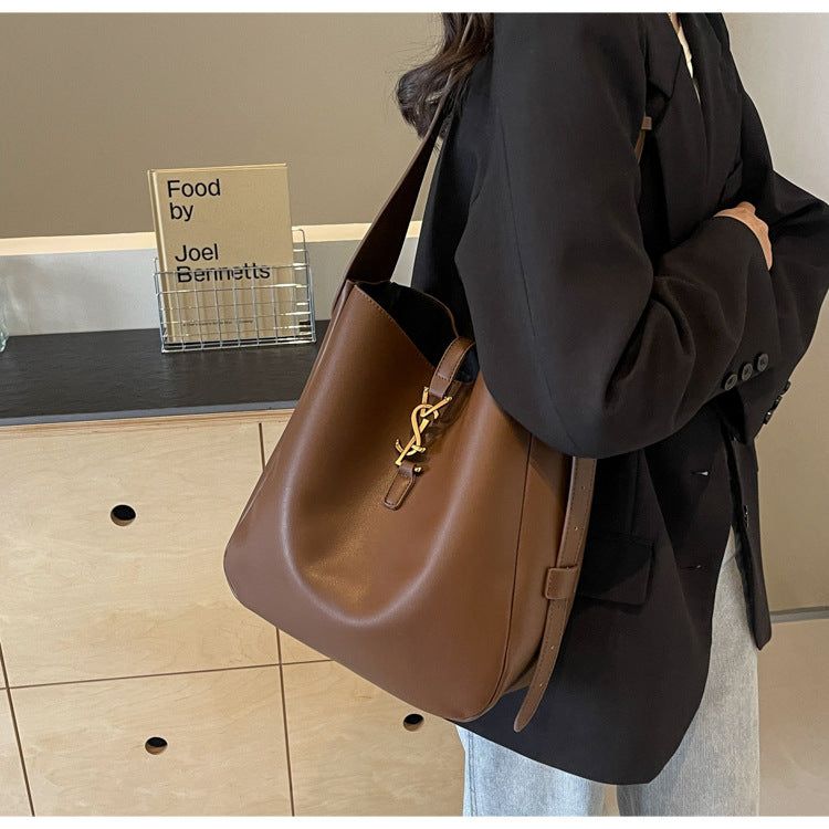 Women's Retro Fashion Letter Large Capacity Commuter Crossbody Bags