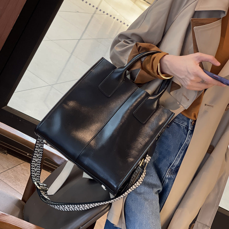 Women's Vintage Vegetable Tanned Cowhide Large Capacity Handbags