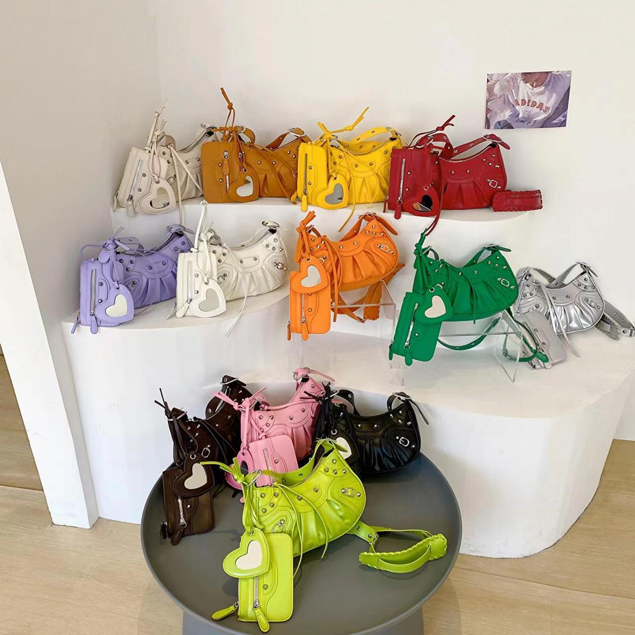 Women's Pleated Crescent Son Mother Retro Rivet Shoulder Bags