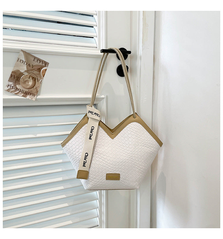 Large Capacity Letter Strap Retro Style Woven Pattern Texture Commuter Women's Shoulder Bag