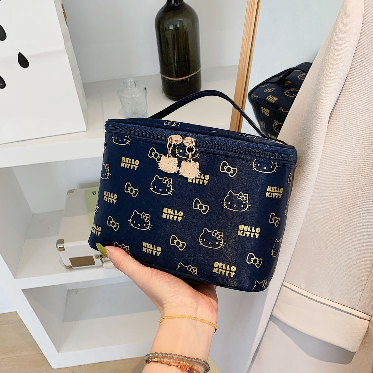 Innovative Authorized Large Capacity Wash Storage Women's Handbag