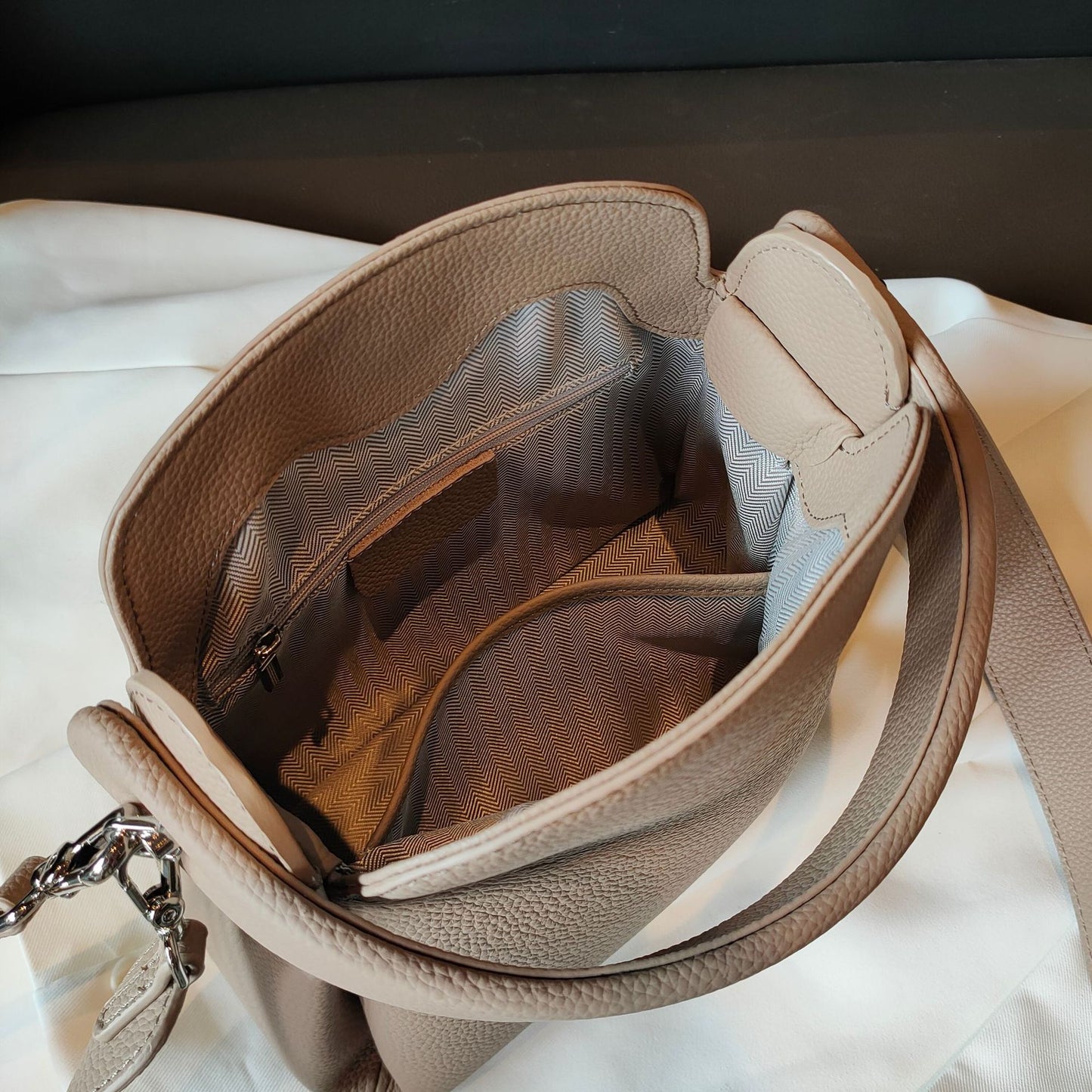 Women's Versatile Large Cigarette Capacity Design Handbags