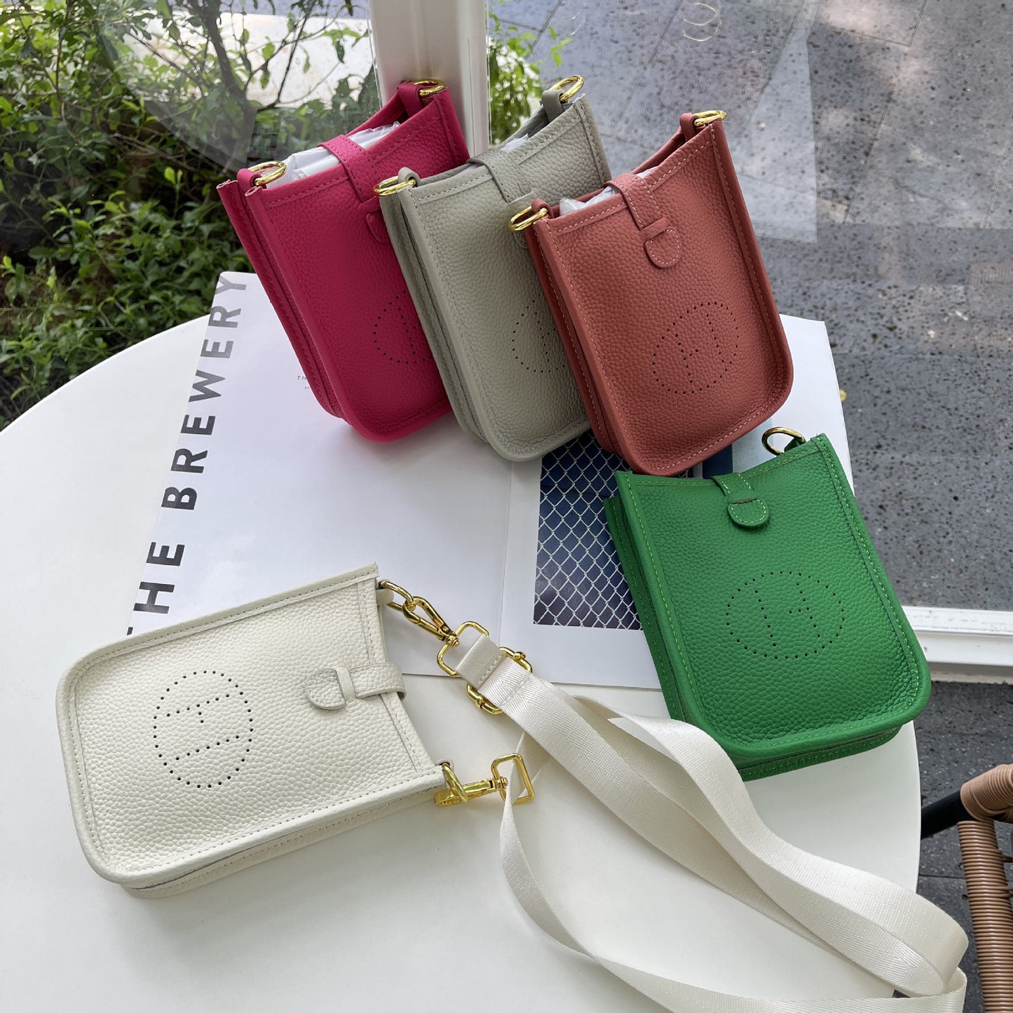 Women's Mobile Leather Hollow Lychee Pattern Crossbody Bags