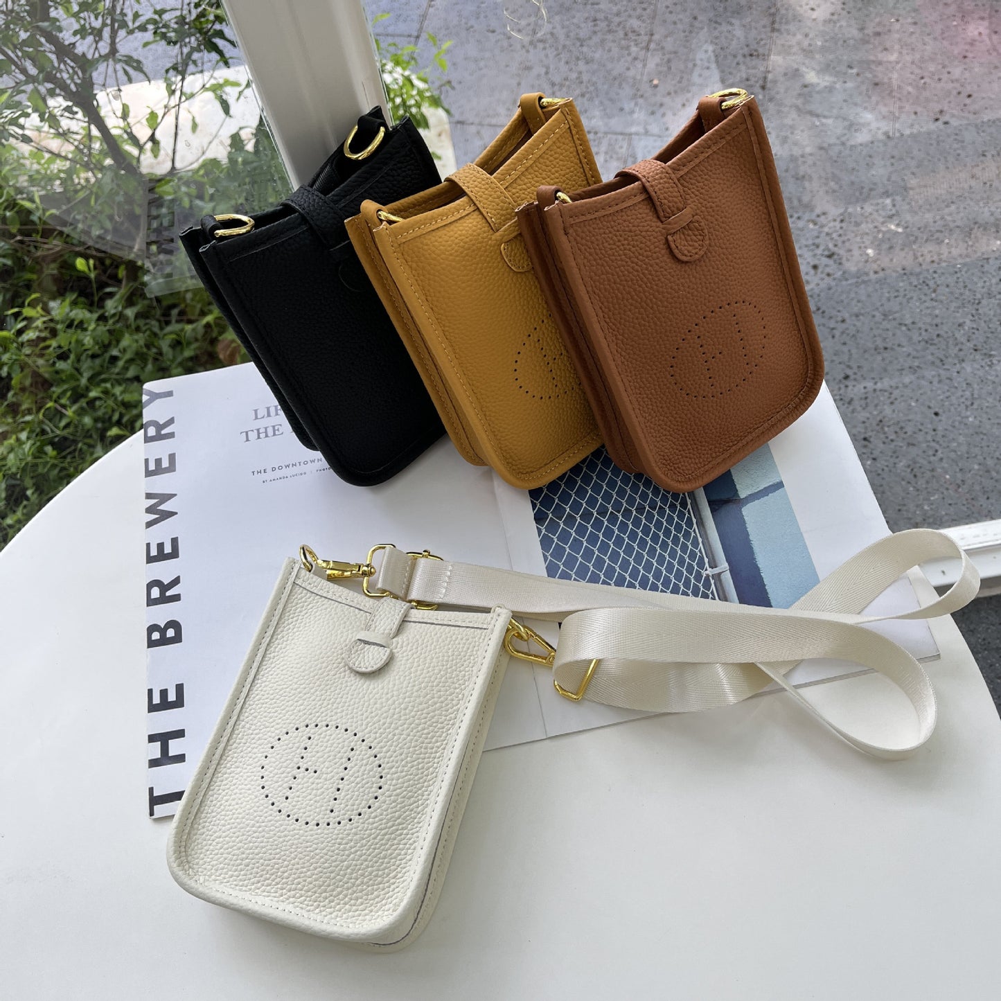 Women's Mobile Leather Hollow Lychee Pattern Crossbody Bags