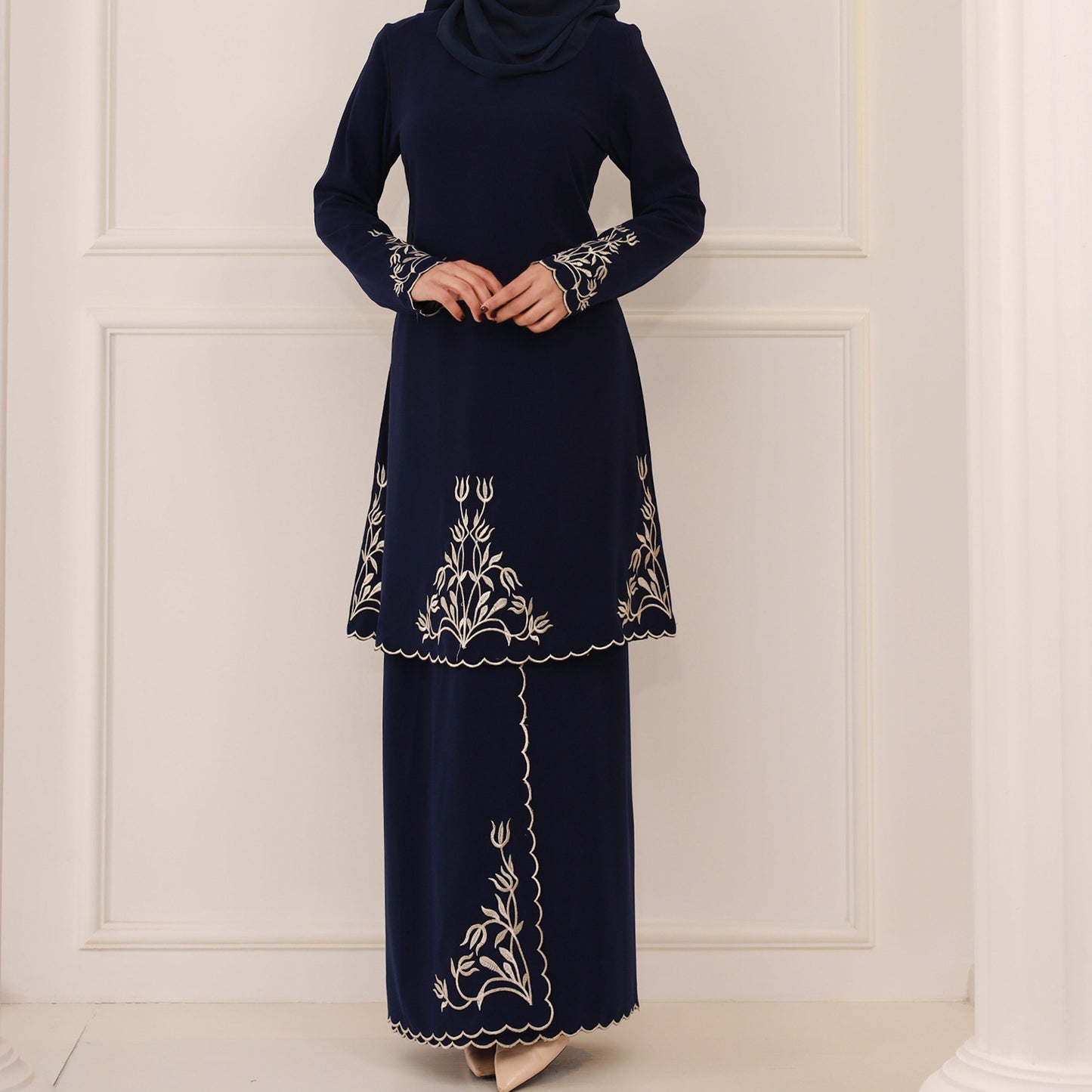 Elegant Stylish Malay Exquisite Two-piece Embroidery Clothing