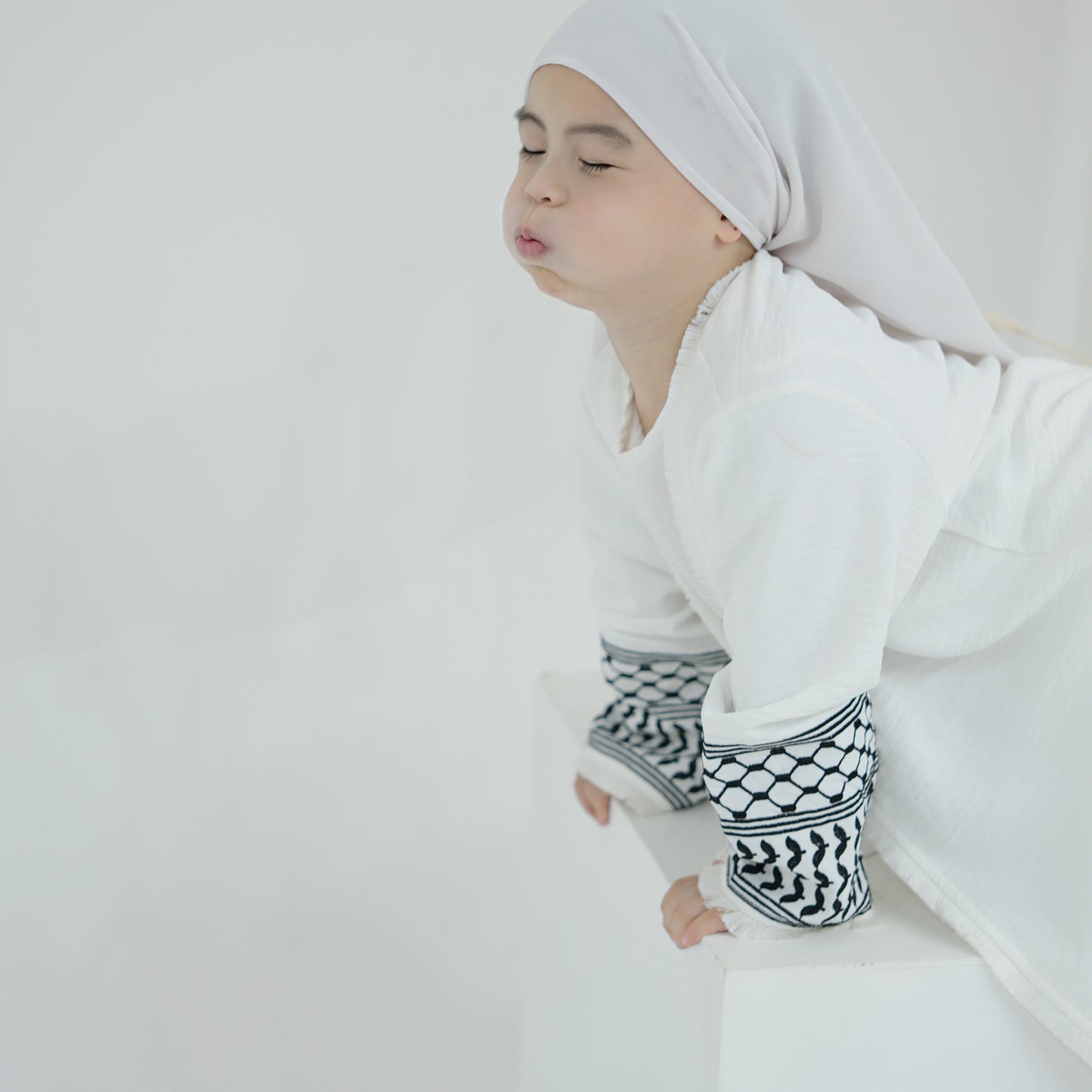 Children's Turkish Exquisite Embroidery Tassel Robe Clothing