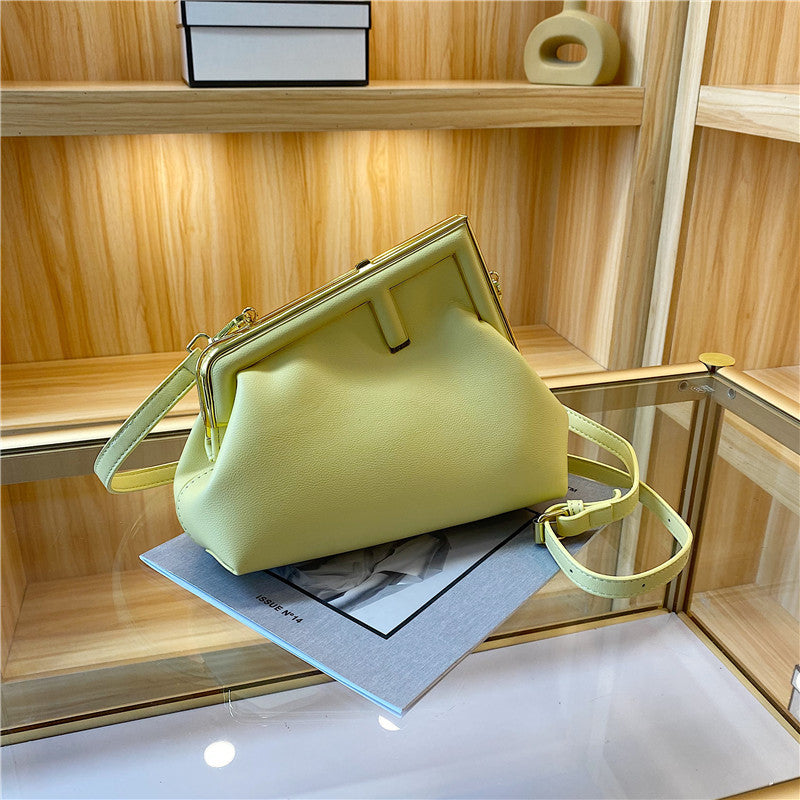 Women's Saddle Fashion Minority Design Advanced Texture Shoulder Bags