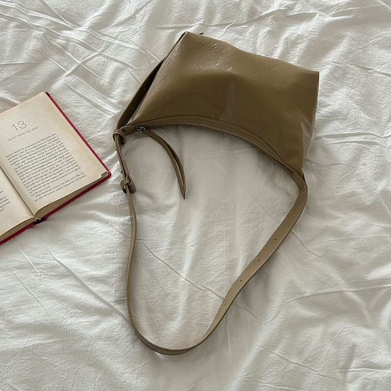 Women's Retro Oil Wax Skin Underarm Design Armpit Bags