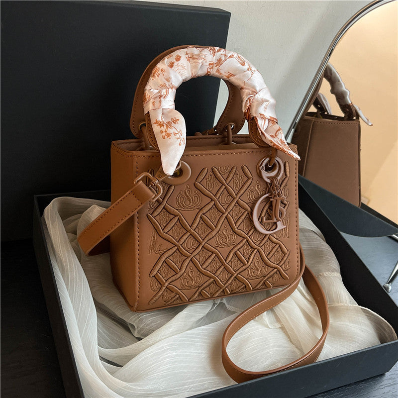 Women's Rhombus Texture Diana Korean Fashion Simple Shoulder Bags