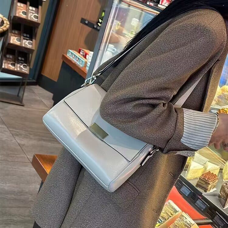 Women's Underarm Fashion Retro Sense Niche Leather Handbags