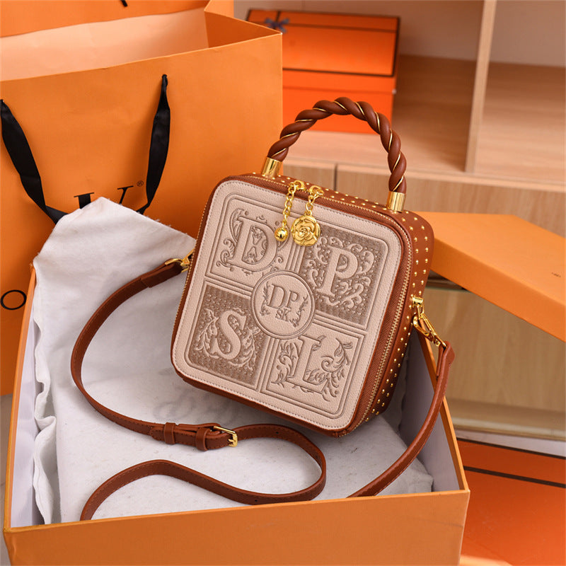 Women's Mild Luxury Retro Embroidered Portable Box Crossbody Bags