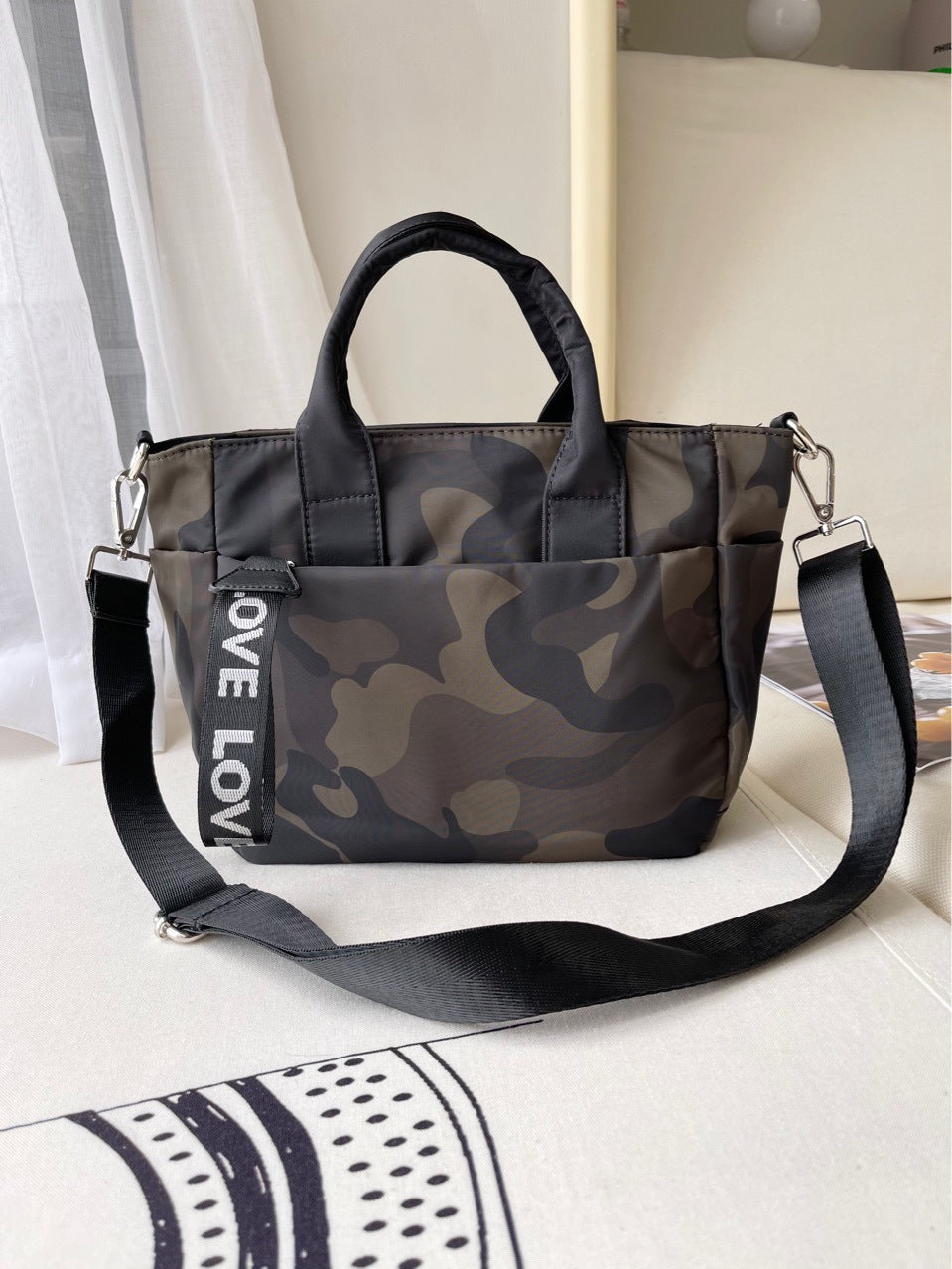 Women's Style Dumpling Medium Nylon Cloth Lightweight Fashion Crossbody Bags