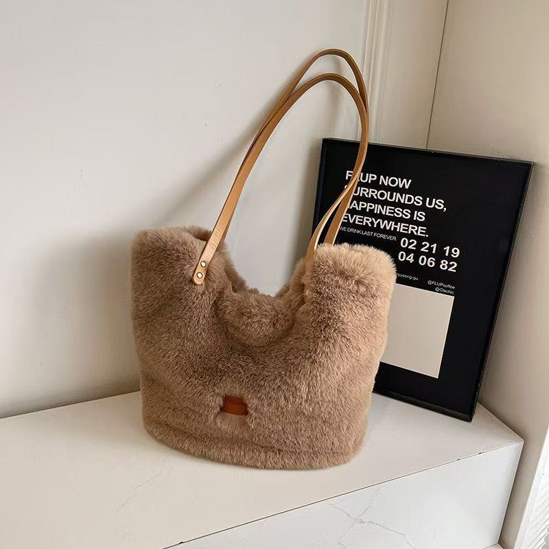 Women's Korean Plush Fashionable Large Capacity Commuter Women's Shoulder Bag