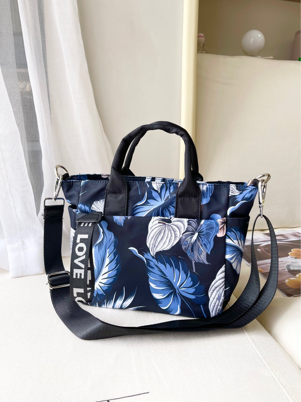 Women's Style Dumpling Medium Nylon Cloth Lightweight Fashion Crossbody Bags