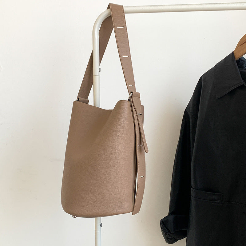 Women's Retro Classic Solid Color Fashion Large Capacity Bucket Bags