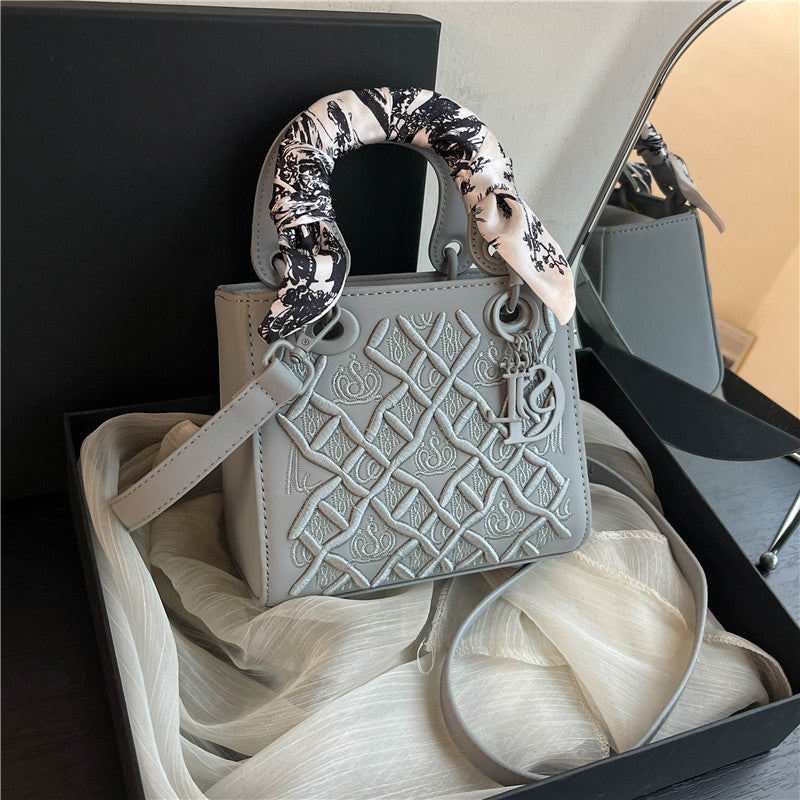 Women's Rhombus Texture Diana Korean Fashion Simple Shoulder Bags