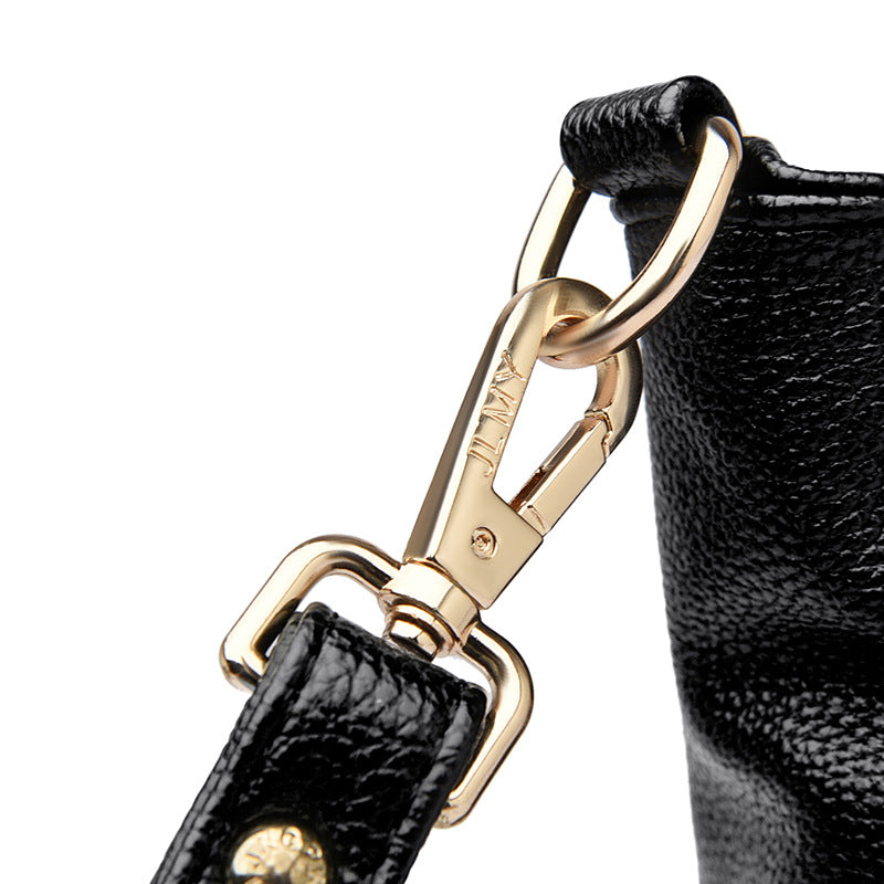 Women's Large Capacity High-grade Versatile Texture Tassel Crossbody Bags