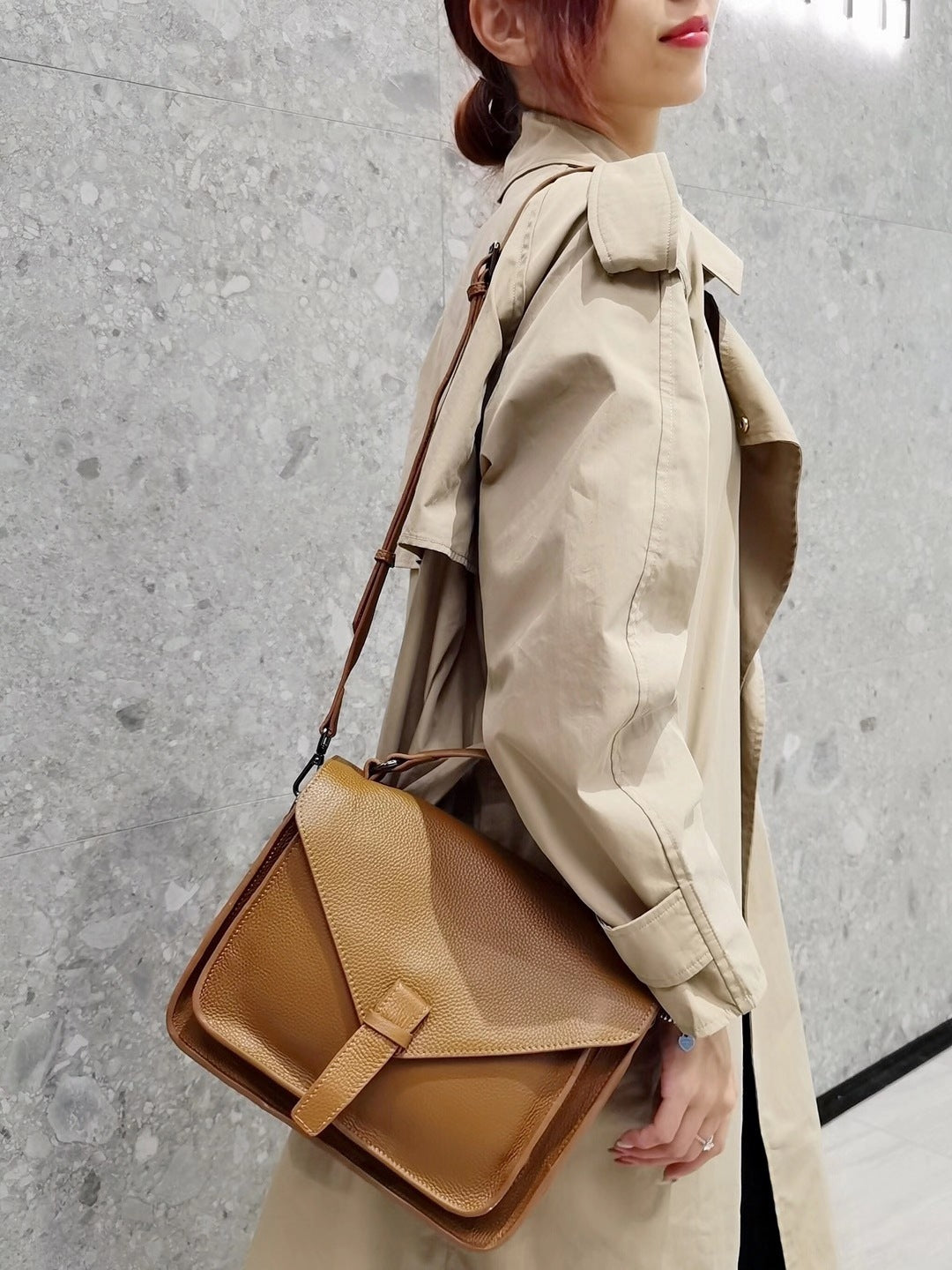 Women's Vintage Leather Temperament First Layer College Shoulder Bags