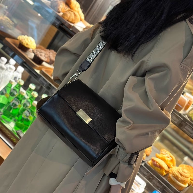 Women's Layer Cowhide Retro Underarm Fashion Advanced Bags