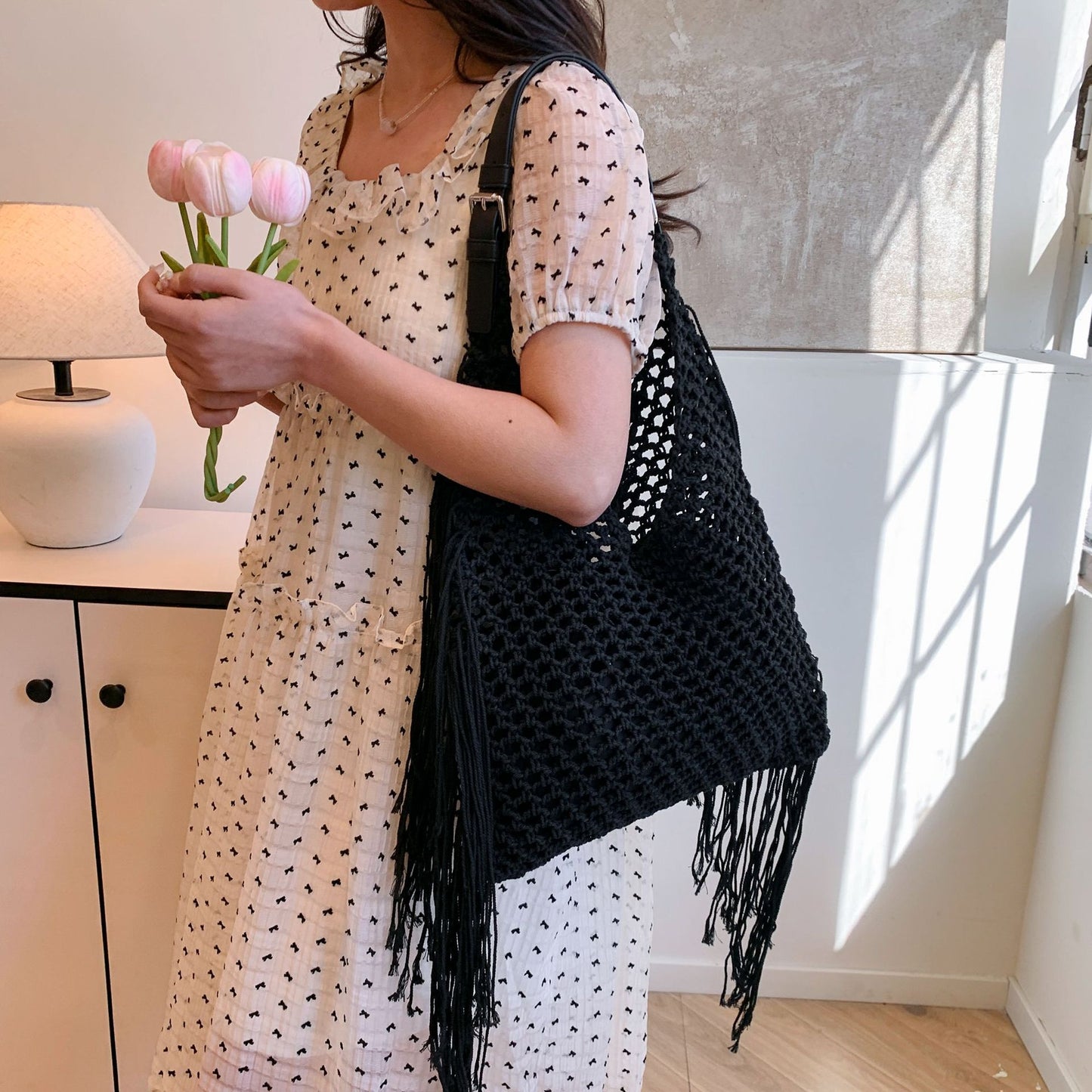 Women's Retro Tassel Hollow Hand-woven Beach Commuter Tote Bags